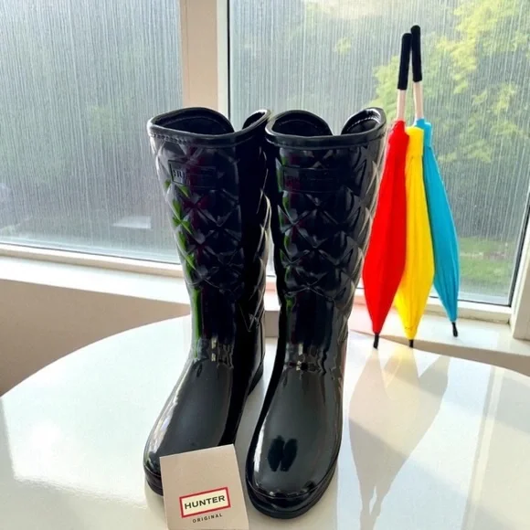 Hunter Black Winter Rain Boots - Picture 1 of 3